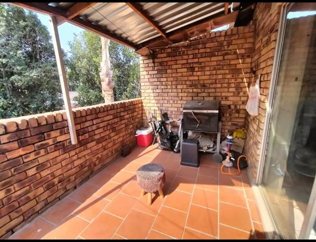 2 BEDROOM COMPLEX FOR SALE IN DIE HOEWES